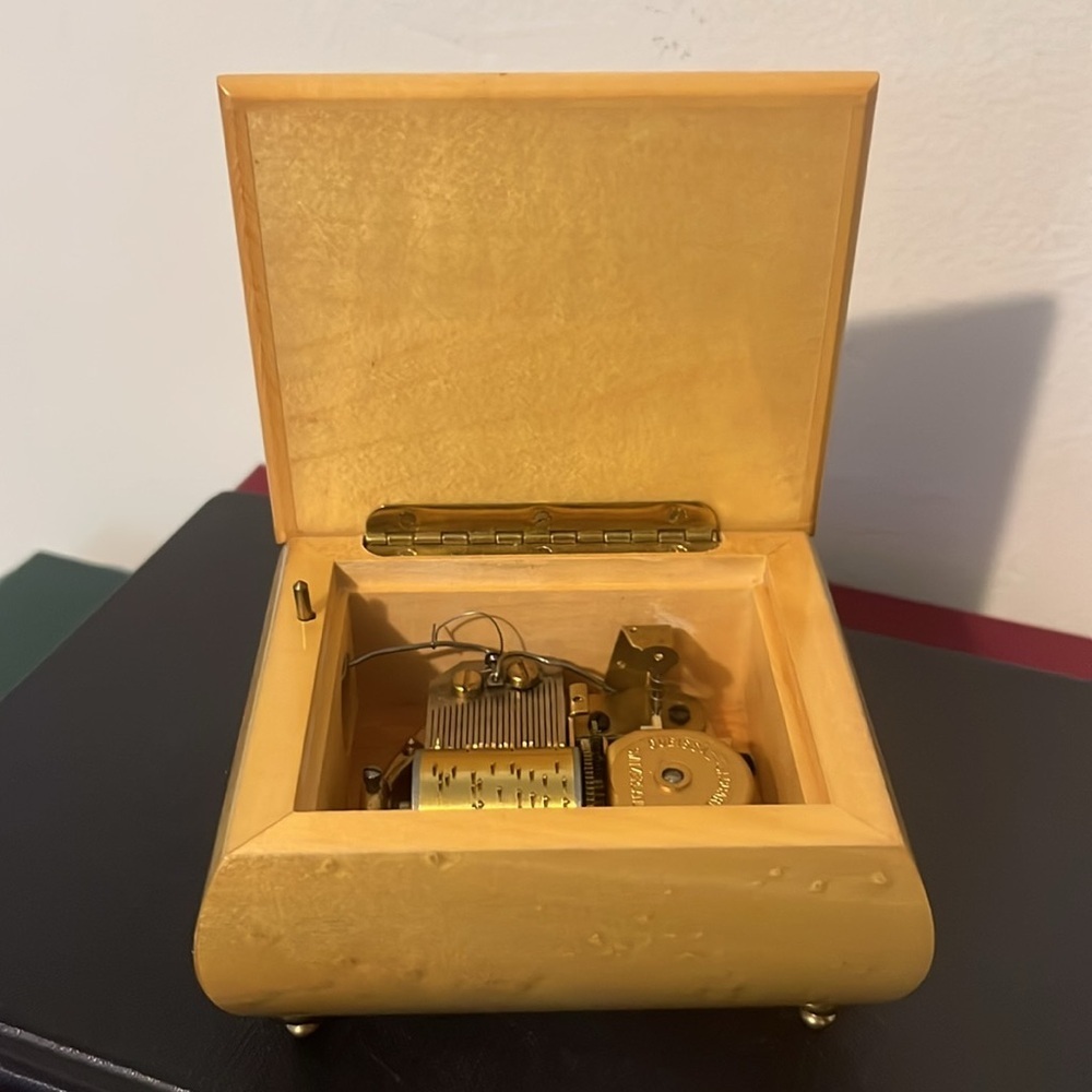Swiss Musical Movement Gueissaz - Jaccard The Blue‎ Danube and The Bat Music Box - Picture 10 of 11
